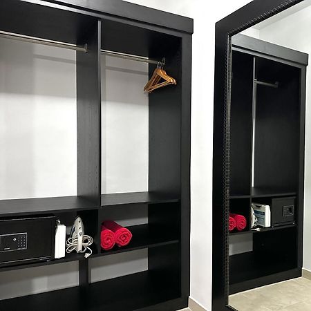 Ladybugs Apartments Παλμ Μπιτς Εξωτερικό φωτογραφία