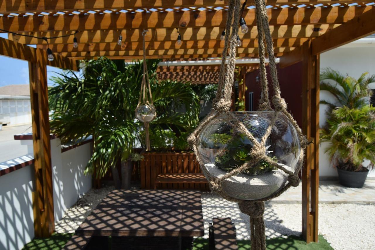 Ladybugs Apartments Παλμ Μπιτς Εξωτερικό φωτογραφία